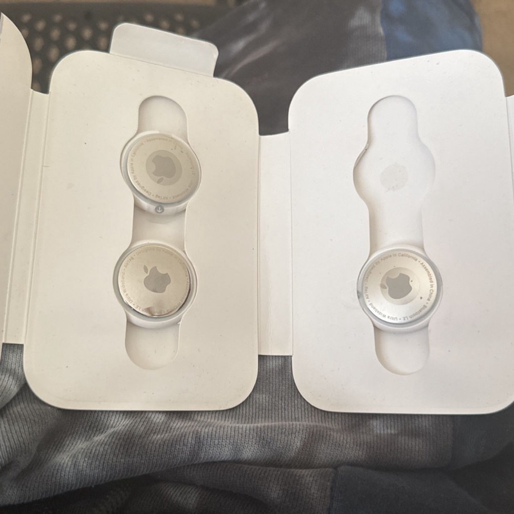 Apple AirTag (3/4)